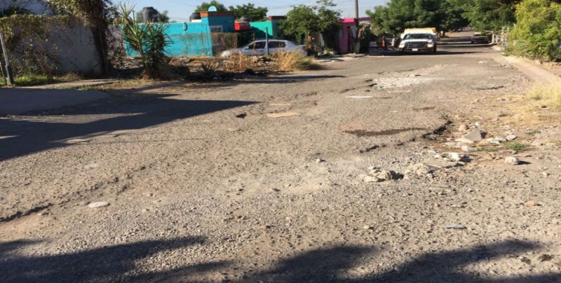 Aún no arreglan calle Malitzin en Paseo Azteca