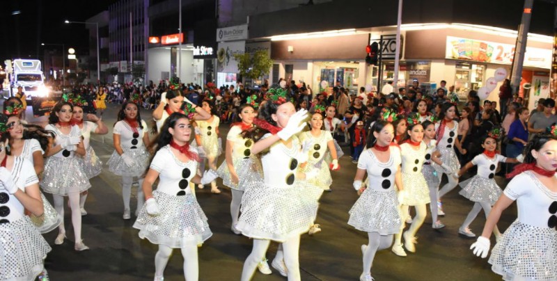 Realizan desfile Navideño