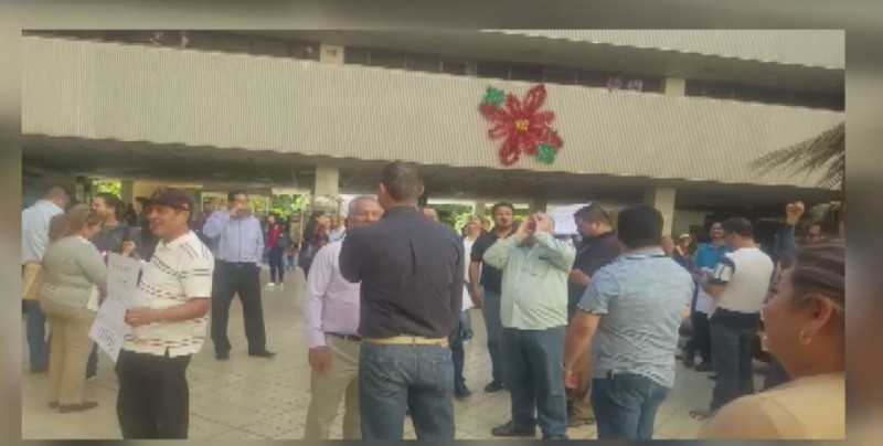 Gobierno del Estado no le paga aguinaldos a trabajadores COBAES