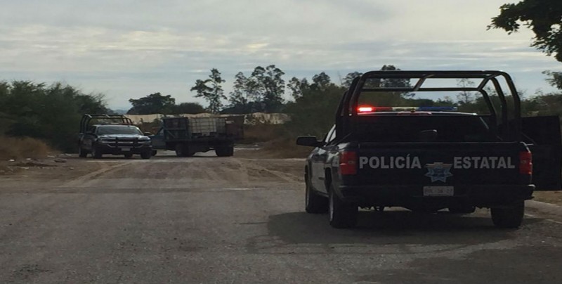 Aseguran gasolina, transportada en camioneta