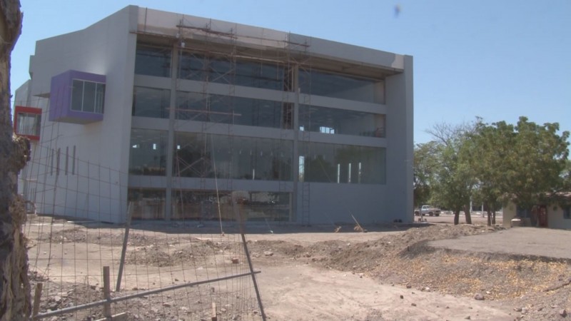 Prioridad para el ISIC construcción de la biblioteca Gilberto Owen