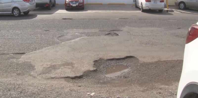 Calle Juárez requiere de reencarpetado.