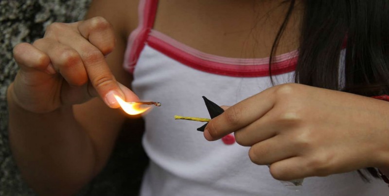 Niña pierde ojo al estallarle cohete