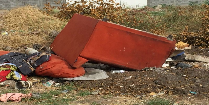 Lote baldío con basura en el sector Humaya