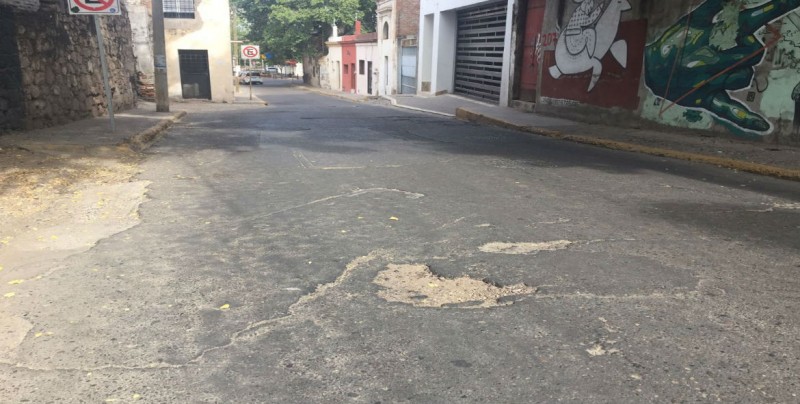 Calle Andrade con problemas de baches