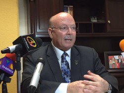 El rector de la UAS denuncia que fue interceptado por un grupo de policías que lo encañonaron