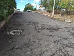 Inician las lluvias y la calles Bahía de Topolobampo y Paseo del Parque están intransitables
