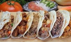 Los Tacos: Un platillo típico y económico en México.