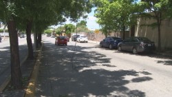 Se desprende cable de energía en calle Ciudades Hermanas