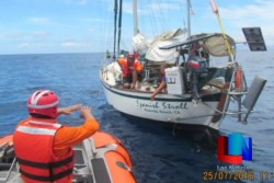 Rescatan a tres personas en el mar