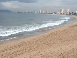 Capitanía de Puerto y Salvavidas al pendiente de las condiciones del mar
