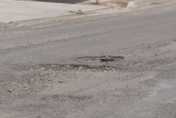 Llena de baches la calle Naranjos en Cedros
