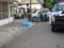 Asesinan a hombre a navajazos en la Colonia Esperanza