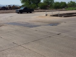 Brota  drenaje en el Fraccionamiento Cedros
