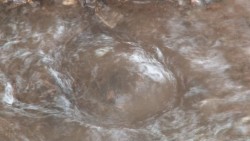 Por la calle San Martín se registra fuga de agua