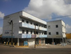 Edificio abandonado es hogar de drogadictos