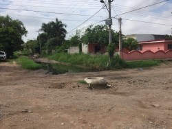 Hartos de malos olores por arroyo de la  PEMEX