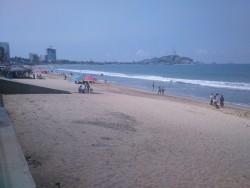 Pocos bañistas en playas durante el fin de semana.