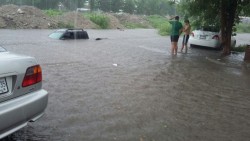 Caos, inundaciones y perdidas materiales deja la lluvia de este domingo