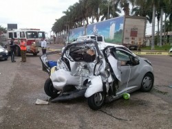 Mueren mujer y su bebé en accidente de tránsito sobre la Jesús Kumate