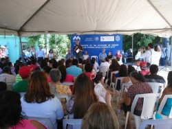 Entregan 100 viviendas dignas en Barrón.