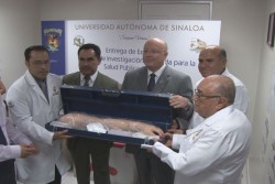 Entrega la UAS , equipamiento de laboratorio y anuncia nuevo edificio en Medicina