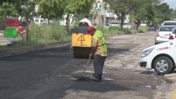 Dan una "arregladita" al  Boulevard  Universo