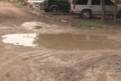 Fuga de aguas negras en Villa Juárez.