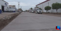 Continúa la colocación de cemento en la calle Jalisco