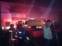 Se queman bodegas del taller municipal