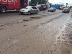 Baches y más baches por la avenida Obregón