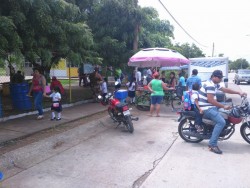 Estudiantes de preescolar salen temprano de clases.