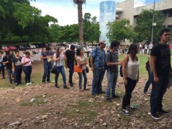 Horas y horas para tramitar tarjeta de descuento del transporte urbano