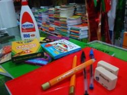Avanza la entrega de útiles y uniformes escolares en Sinaloa.