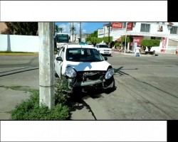 Choque en la colonia Palos Prietos