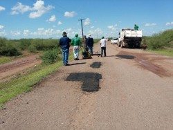 Bachean carretera a Tesopobampo y Yucuribampo