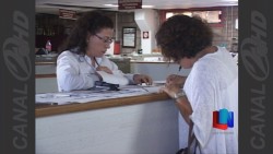 Entregan becas para educación privada