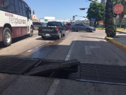 Peligrosa alcantarilla por la avenida Insurgentes