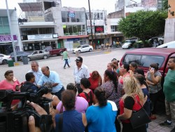 Padres de Familia y Directores de Escuela Secundaria, exigen construcción de Techumbre.