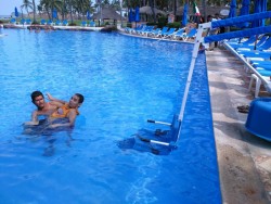 Después de 4 años... disfruta de un baño en alberca.