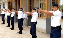 Quieren policías profesionales