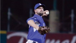 Derrick Loop tercer refuerzo de Tomateros