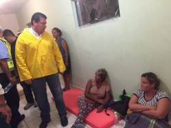 Deja Newton a Guaymas y San Carlos sin luz , árboles y postes caídos