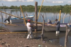 Se alistan pescadores para salir a la captura de camarón