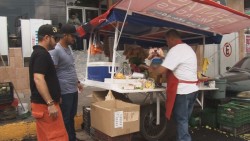Por 20 años "El guero" ofrece fruta fesca a sus clientes