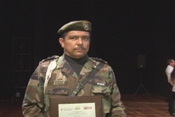 Entregan galardón a "Amigos del Ejército"
