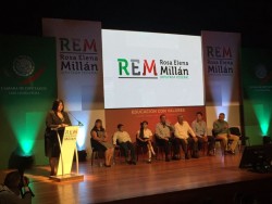 Entrega 200 tabletas Diputada Federal Rosa Elena Millán