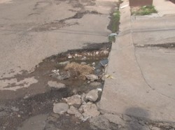 Calle Topacio prácticamente sin pavimento