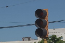 Otro día mas sin funcionar los semáforos