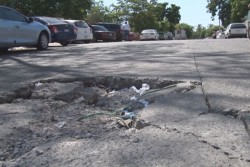 Se hunde pavimento en calle de la colonia Lomas del Bulevar